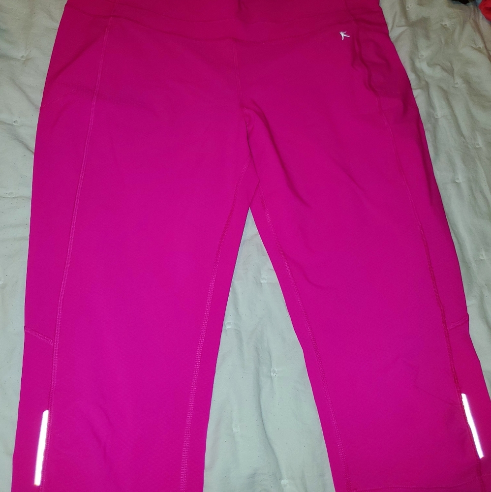 NWOT Danskin woven athletic capri